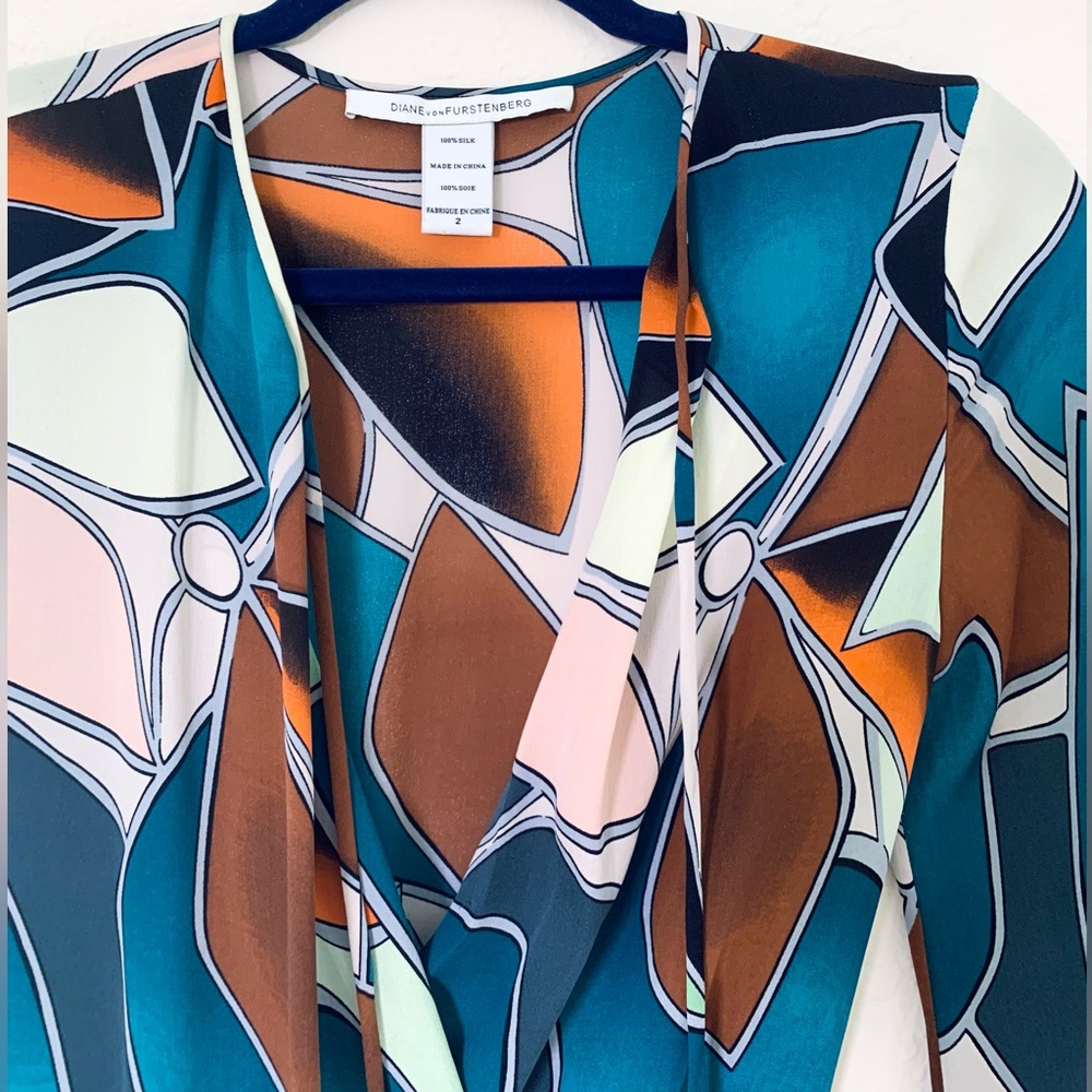 Diane Von Furstenberg silk wrap dress - Picture 5 of 9